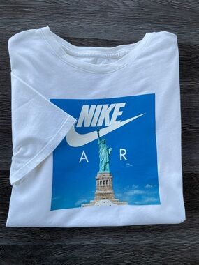 Nike Air Statue of Liberty Graphic Tee Youth XL White T-shirt with Blue